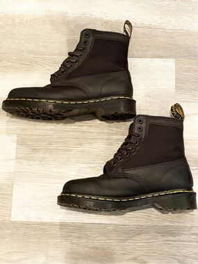 DR MARTEN BOOTS
